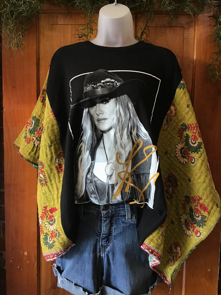 Lainey Wilson kantha poncho - Main Street Threads