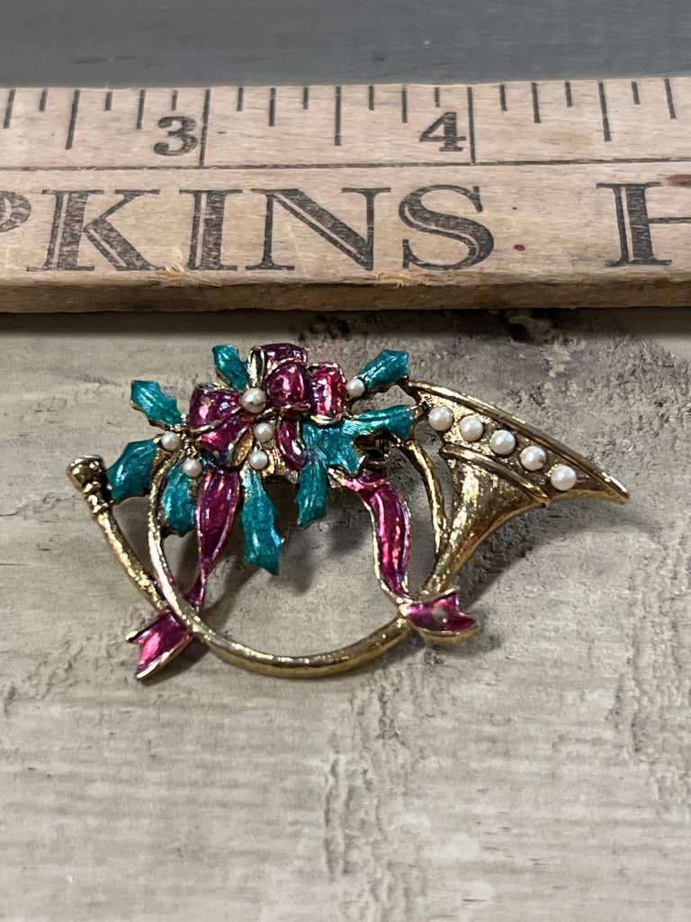 Vintage Christmas pin - brooch - Main Street Threads
