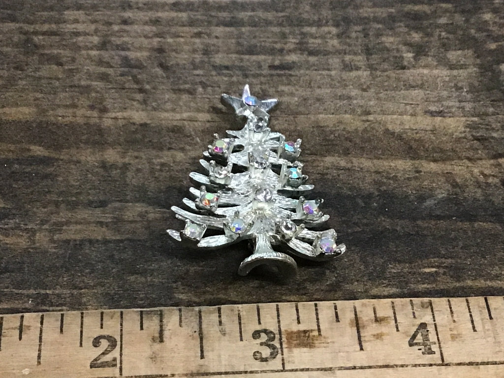 Vintage Christmas pin - brooch - Main Street Threads