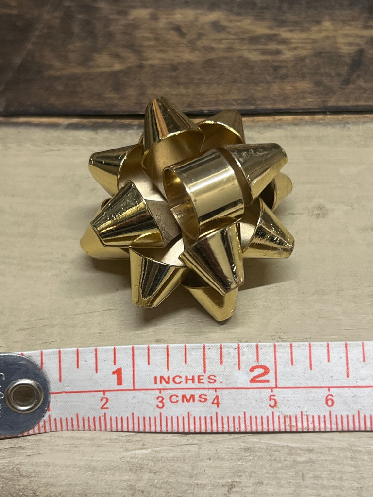 Vintage Christmas pin - brooch - Main Street Threads