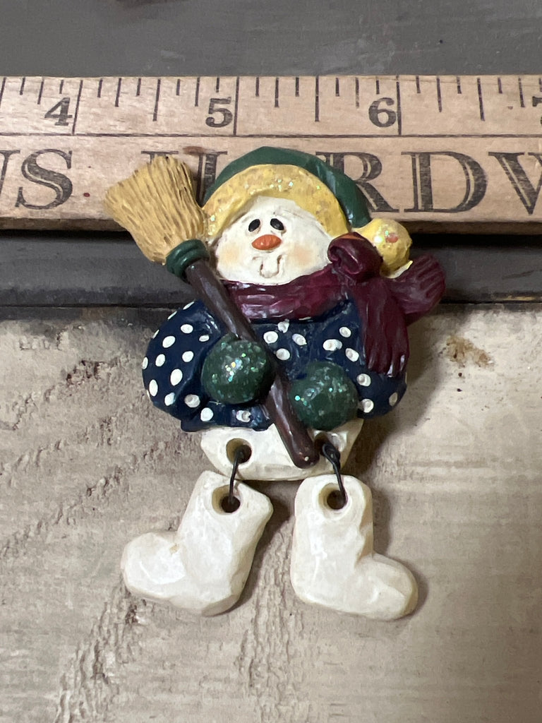 Vintage Christmas pin - brooch - Main Street Threads
