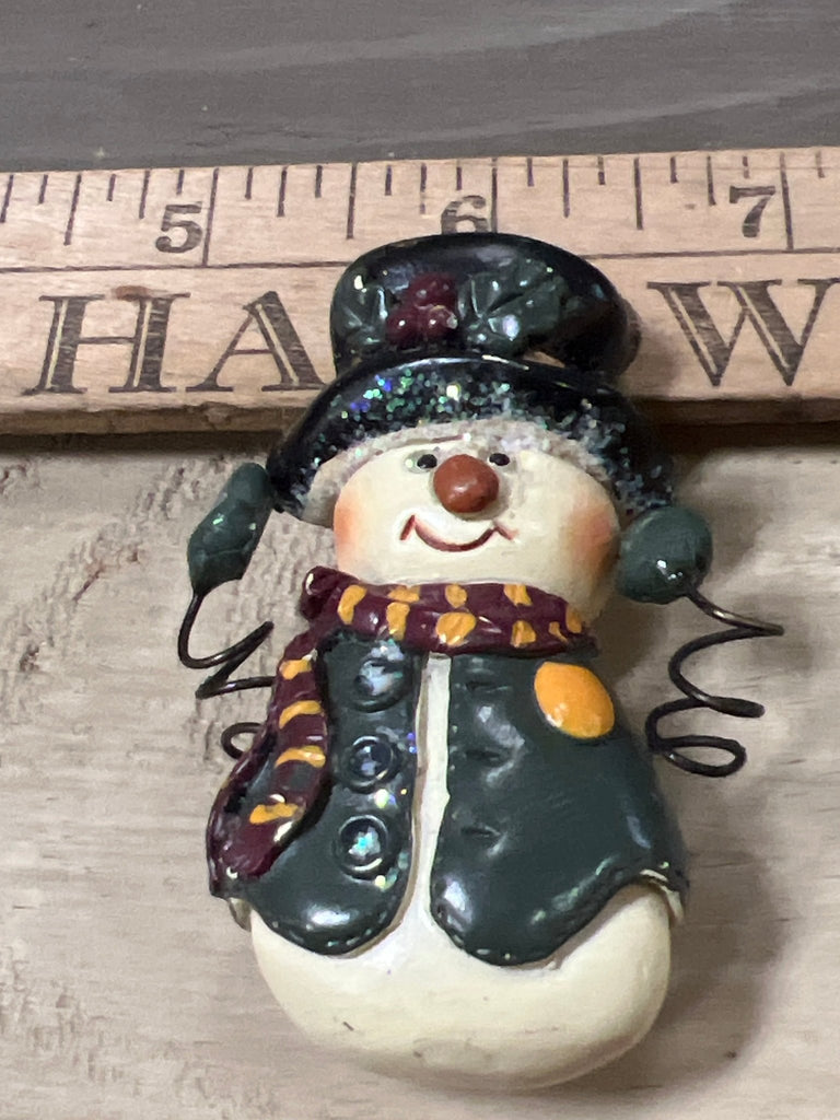 Vintage Christmas pin - brooch - Main Street Threads