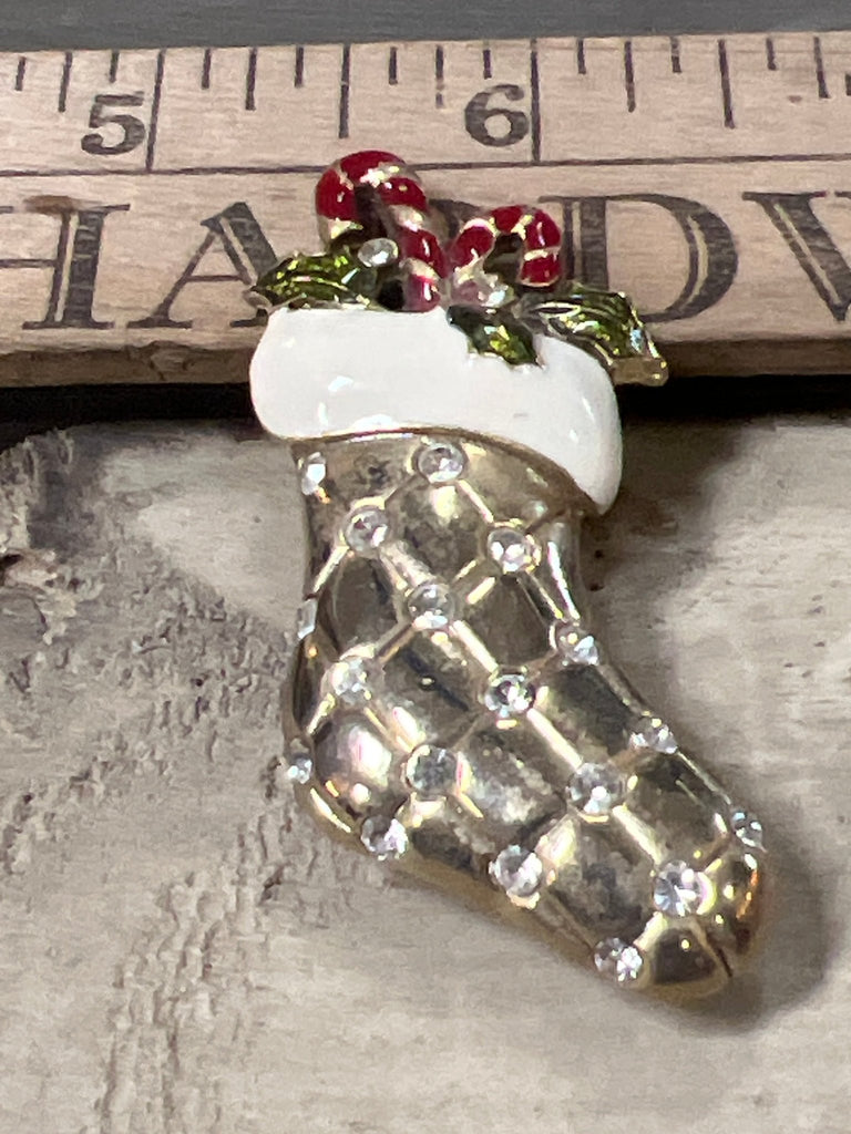 Vintage Christmas pin - brooch - Main Street Threads