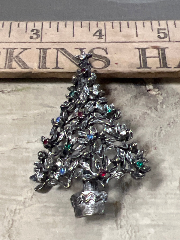 Vintage Christmas pin - brooch - Main Street Threads