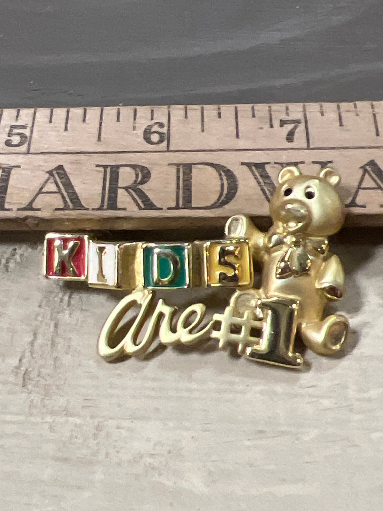 Vintage Christmas pin - brooch - Main Street Threads