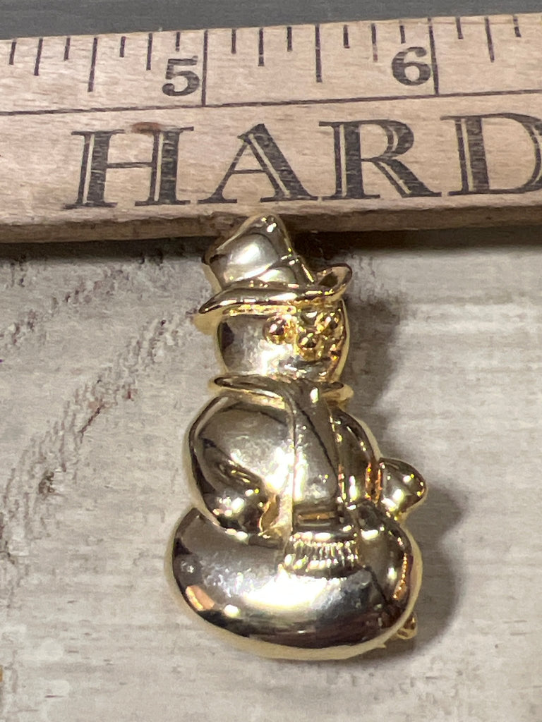 Vintage Christmas pin - brooch - Main Street Threads