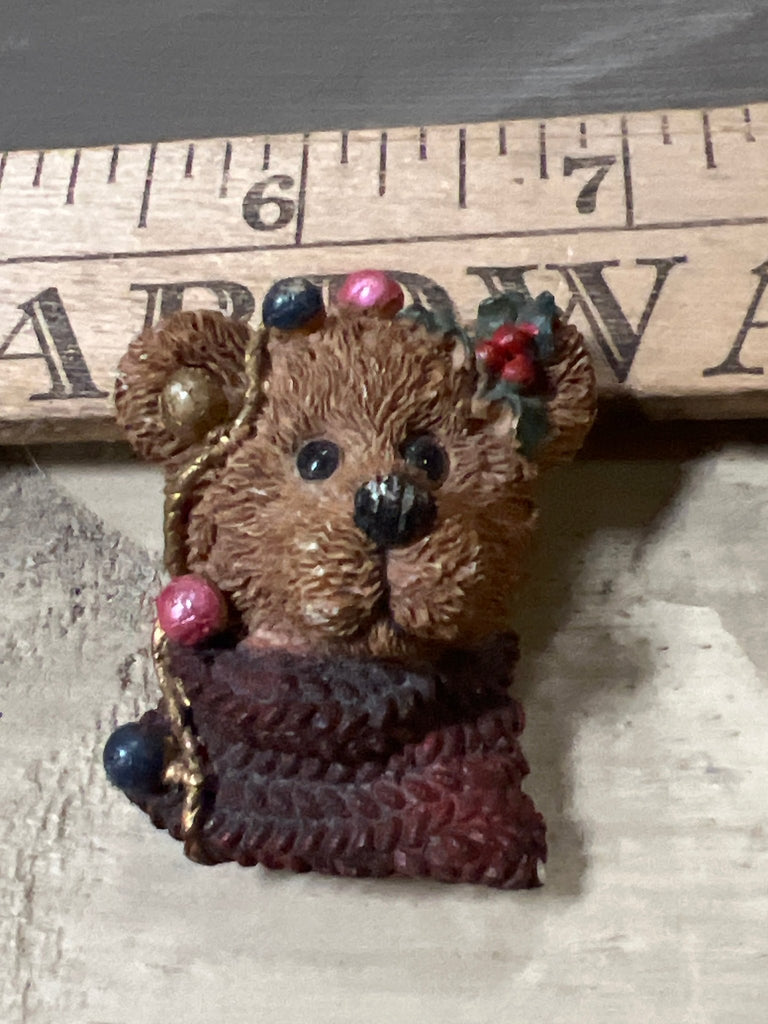 Vintage Christmas pin - brooch - Main Street Threads