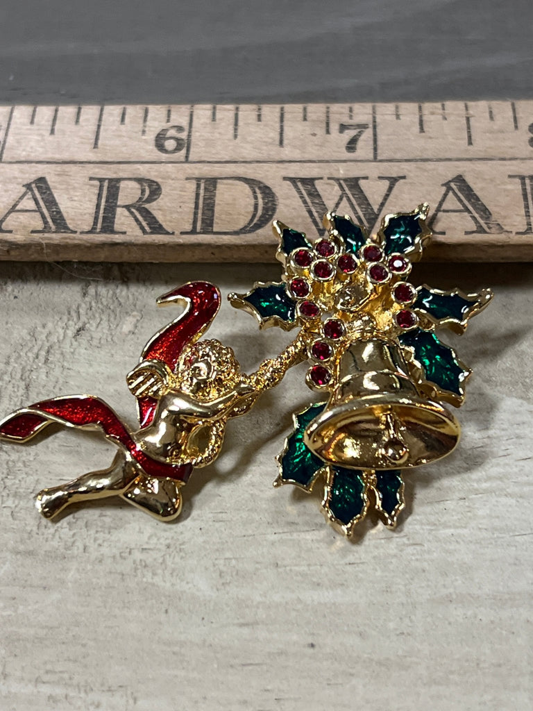 Vintage Christmas pin - brooch - Main Street Threads