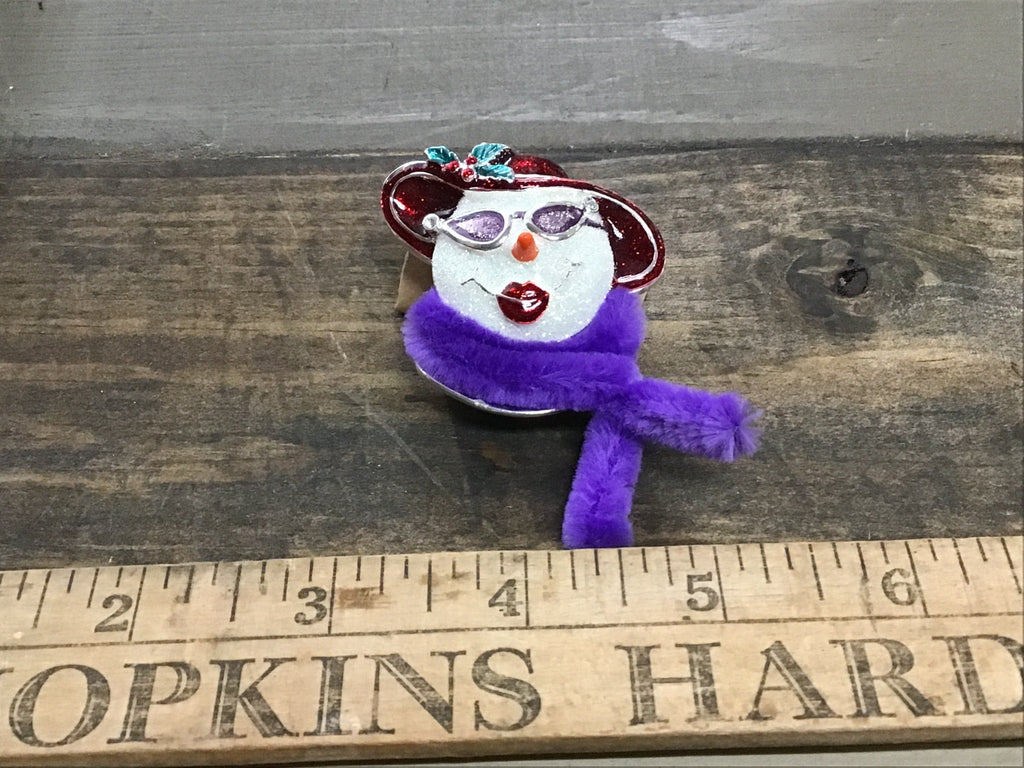 Vintage Christmas pin - brooch - Main Street Threads