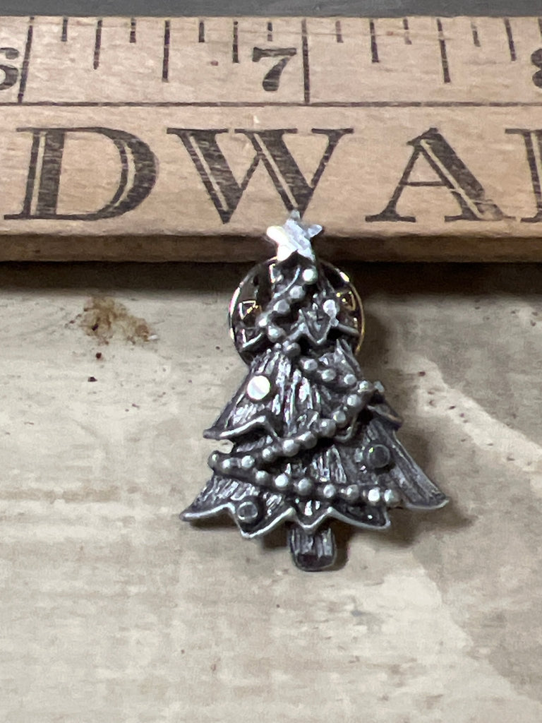 Vintage Christmas pin - brooch - Main Street Threads