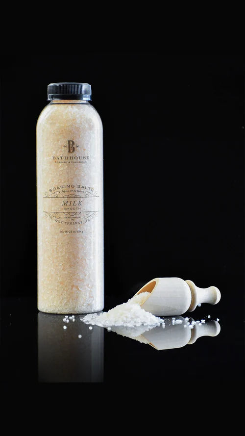 Milk Mineral Bath Salt is a cream-a-licious blend of wholesome loveliness scented with a sugary blend of cotton candy, vanilla, caramel, raw sugar, and a hint of white musk.
